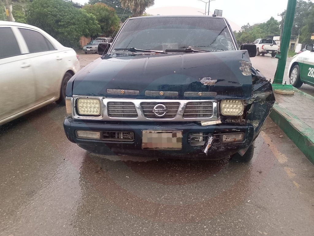 Aparatoso choque en la Carretera al Ingenio deja solo daños materiales