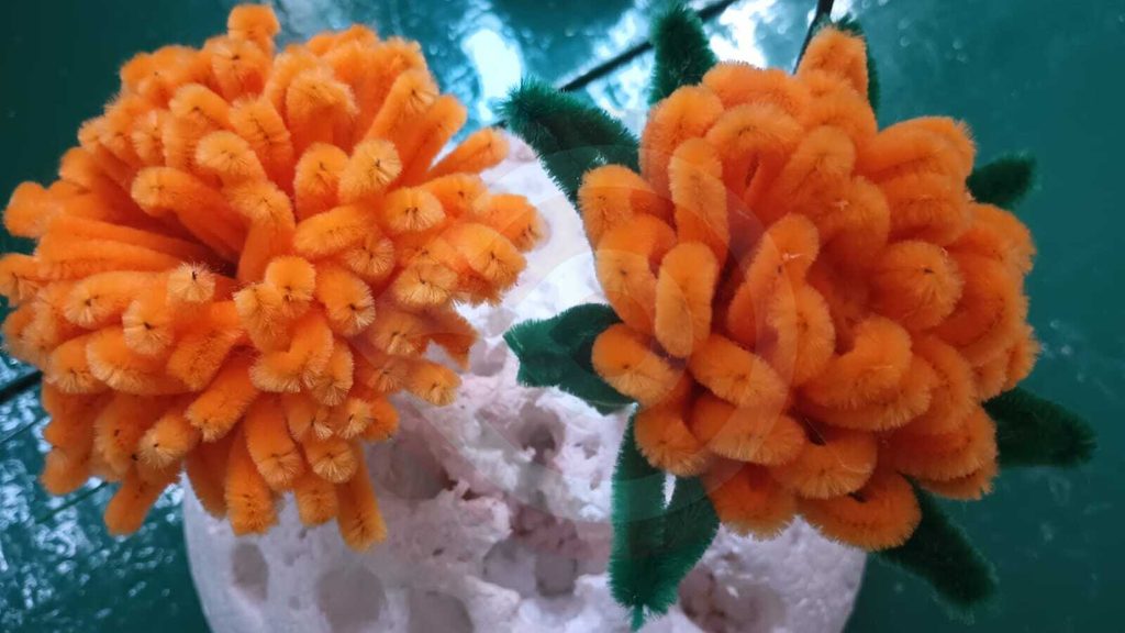 Dan inicio al curso de elaboración de flores con motivo de Xantolo 2026