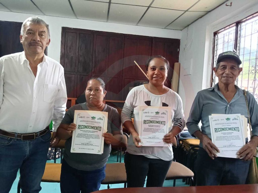 Espacios más amplios y visibles, piden productores y artesanos que acudieron a FENAPO