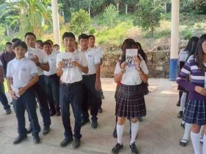 Estudiantes del CEBAC fortalecen identidad nacional con mosaico colectivo