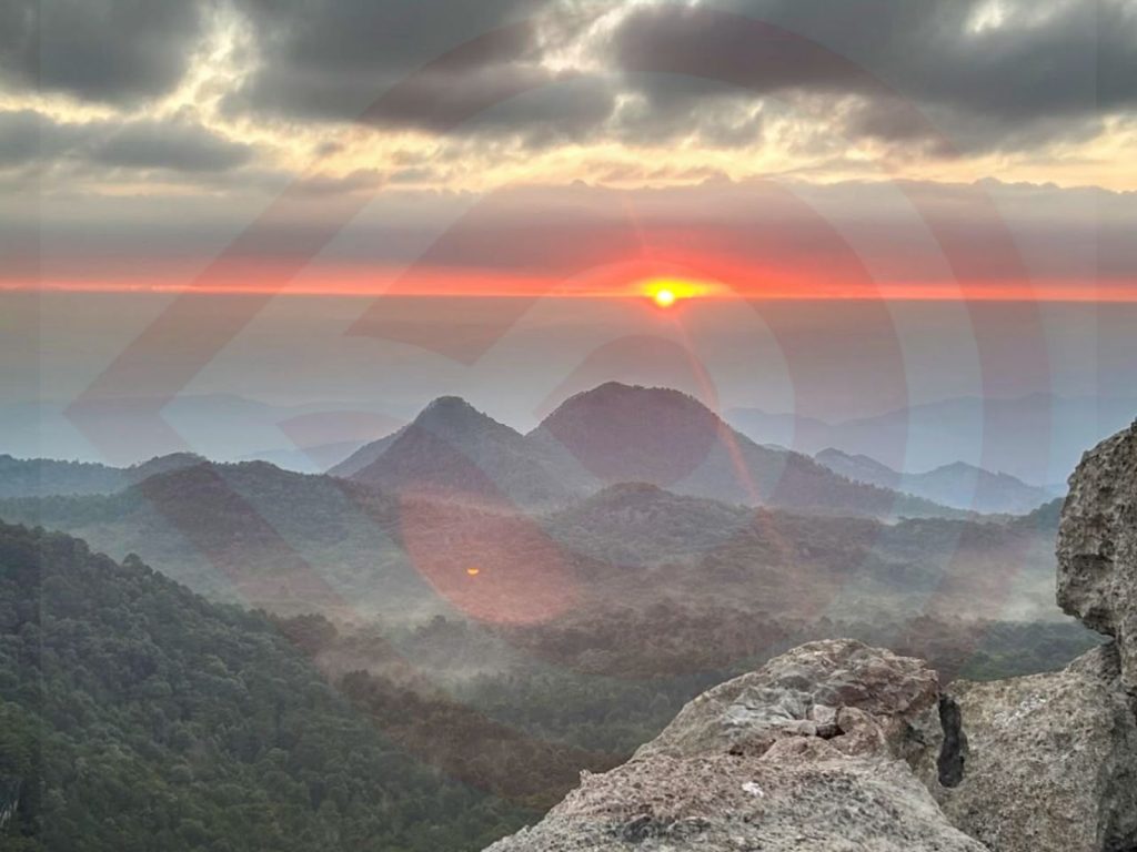 La Trinidad recibe el otoño entre frío, neblina y paisajes de montaña