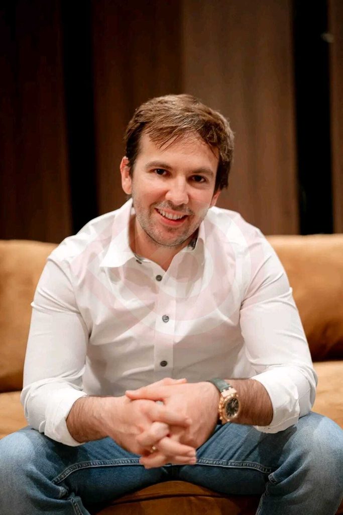 Gerardo Sánchez Zumaya se retira de la contienda por la gubernatura