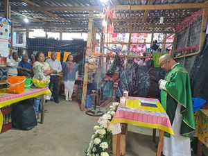 Celebran misa de las personas fallecidas en incendio