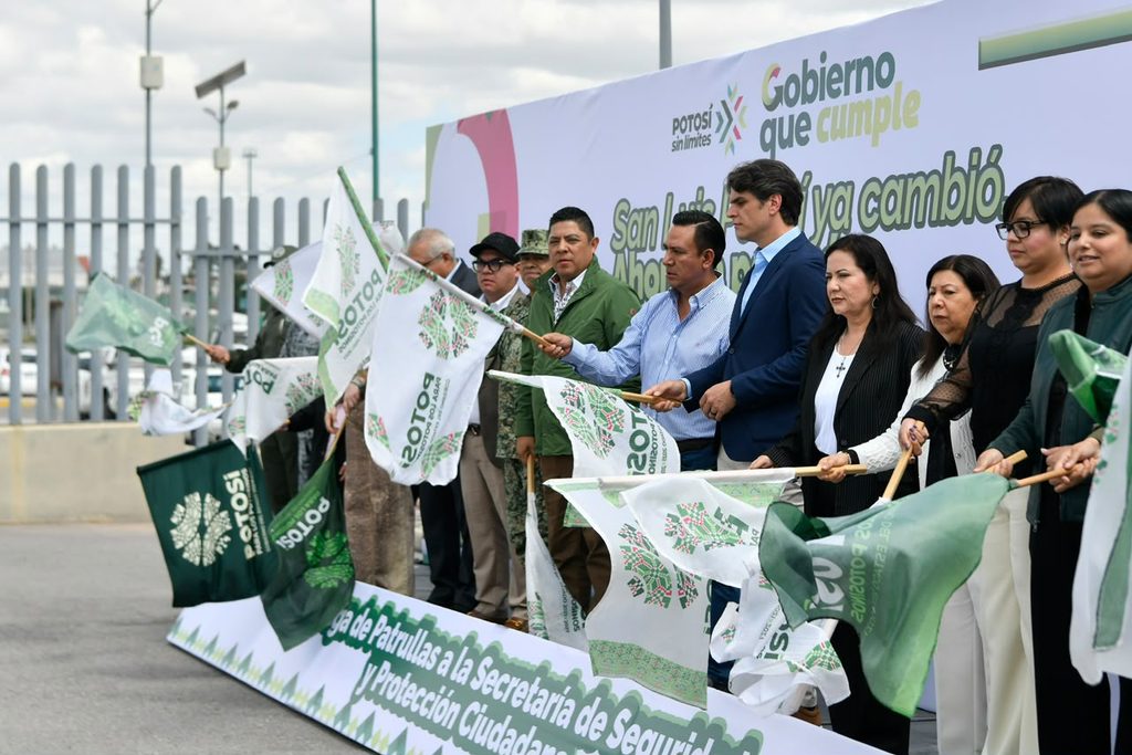 El gobernador Ricardo Gallardo entrega nuevas patrullas para mayor seguridad de las familias potosinas