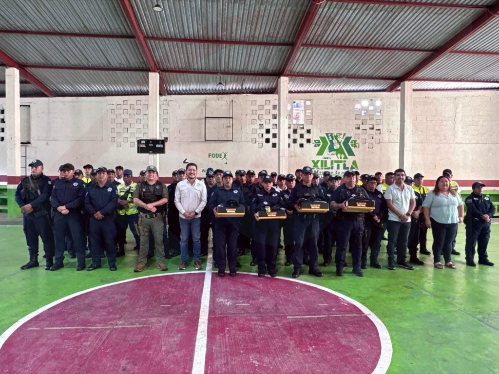 Gobierno fortalece la seguridad pública con nueva entrega de uniformes a elementos