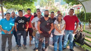 Acuerdan entrega de uniformes y calzado