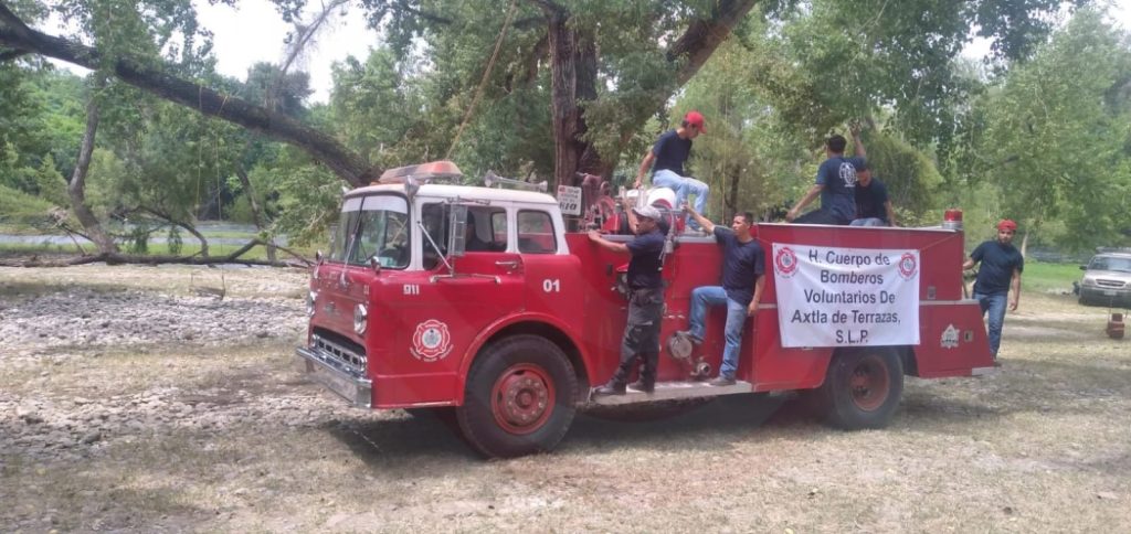 Bomberos de Axtla piden respaldo ciudadano para traer nueva unidad de emergencia