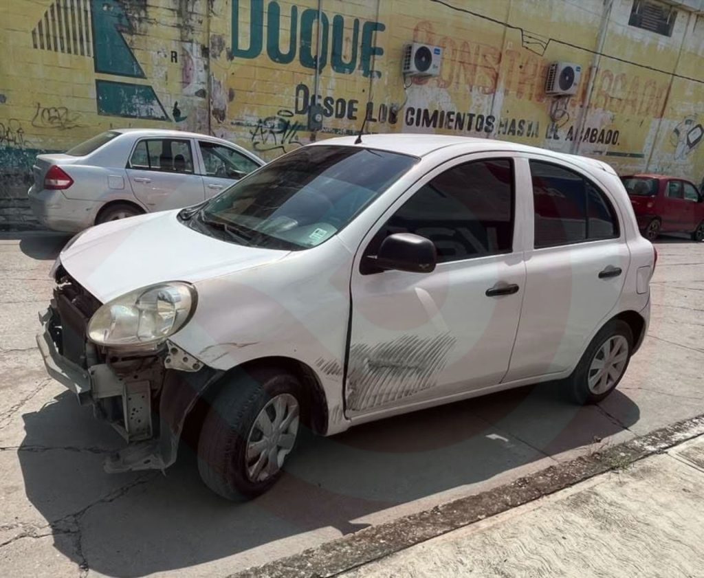 Cambia de carril y provoca choque en el bulevar México-Laredo