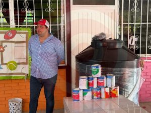 Apoyo a escuela realiza “El Chino”