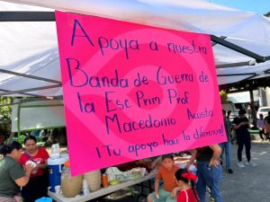 Madres de familia de la primaria Macedonio Acosta suman esfuerzos para uniformar a la Banda de Guerra