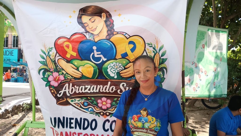 Se van a Delfinoterapias 11 niños de la A C. “Abrazando Sueños”