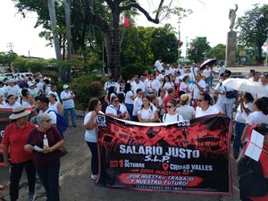 Con marcha, sindicalizados del IMSS exigen destitución de líder nacional