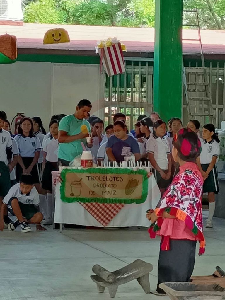 Secundaria Jesús Romero Flores fomenta las tradiciones mediante ritual del maíz