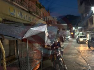 Peligrosas láminas ponen en riesgo a peatones y motociclistas