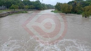 A 1.5 metros se elevó nivel del río Valles tras las lluvias
