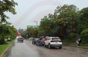 Lluvia y descuidos al volante dejan tres choques en el México-Laredo