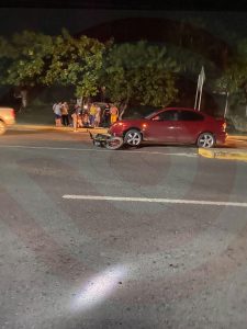 Choque deja a motociclista lesionado