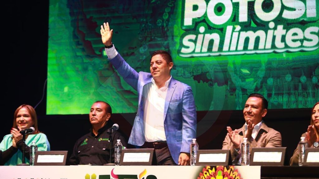 Megapuente por Xantolo anuncia gobernador RGC