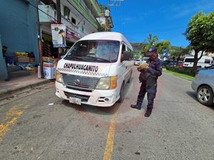 Infraccionan a transporte público por bloquear zona de recolección de basura