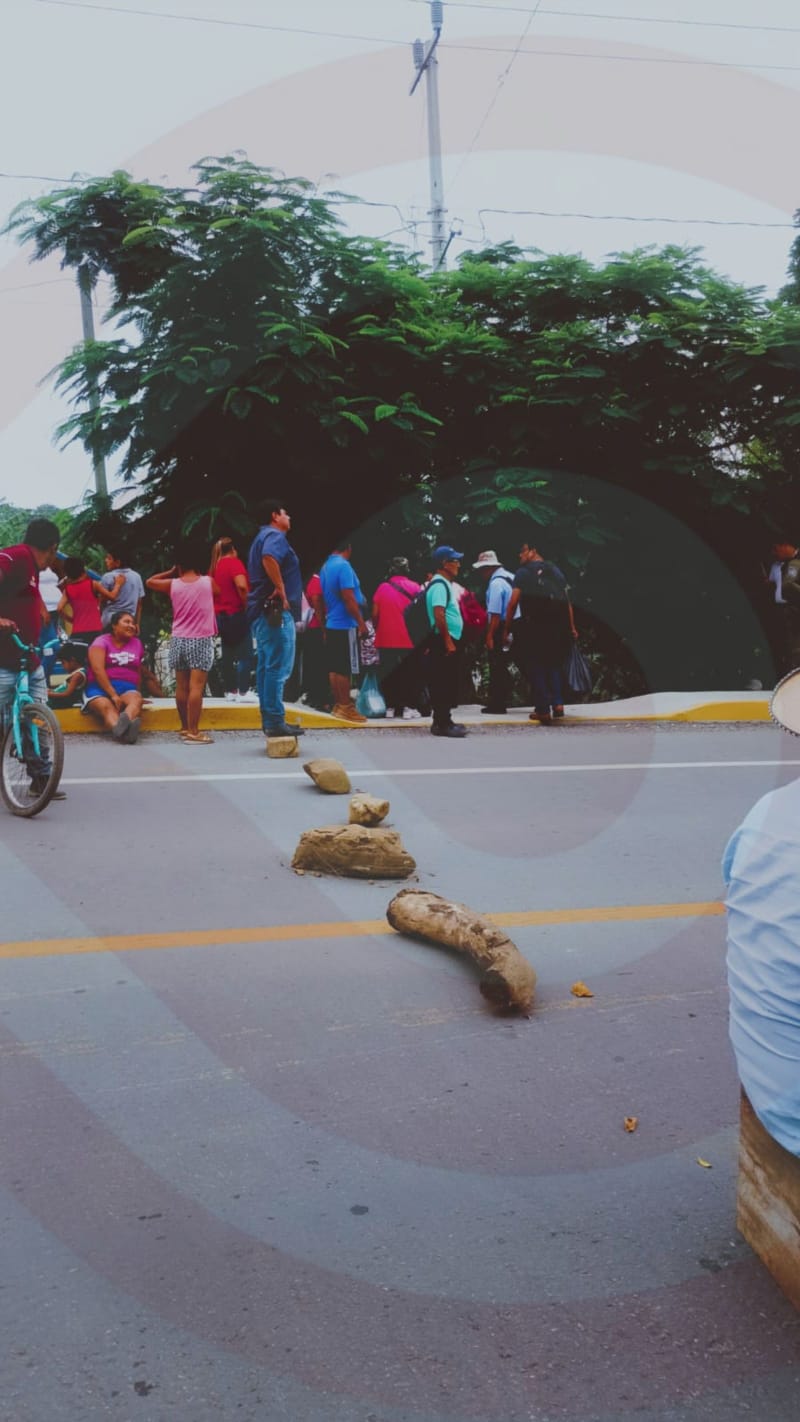 Habitantes de Arroyo de los Patos bloquearon carretera federal