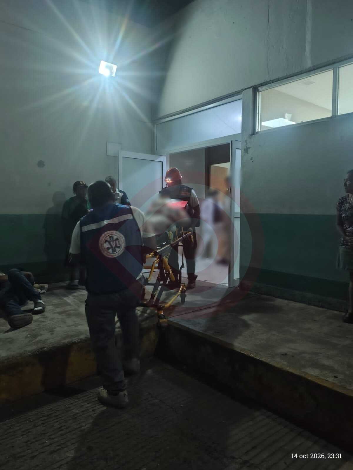 Pareja de motociclistas resulta lesionada tras derrapar en San Isidro