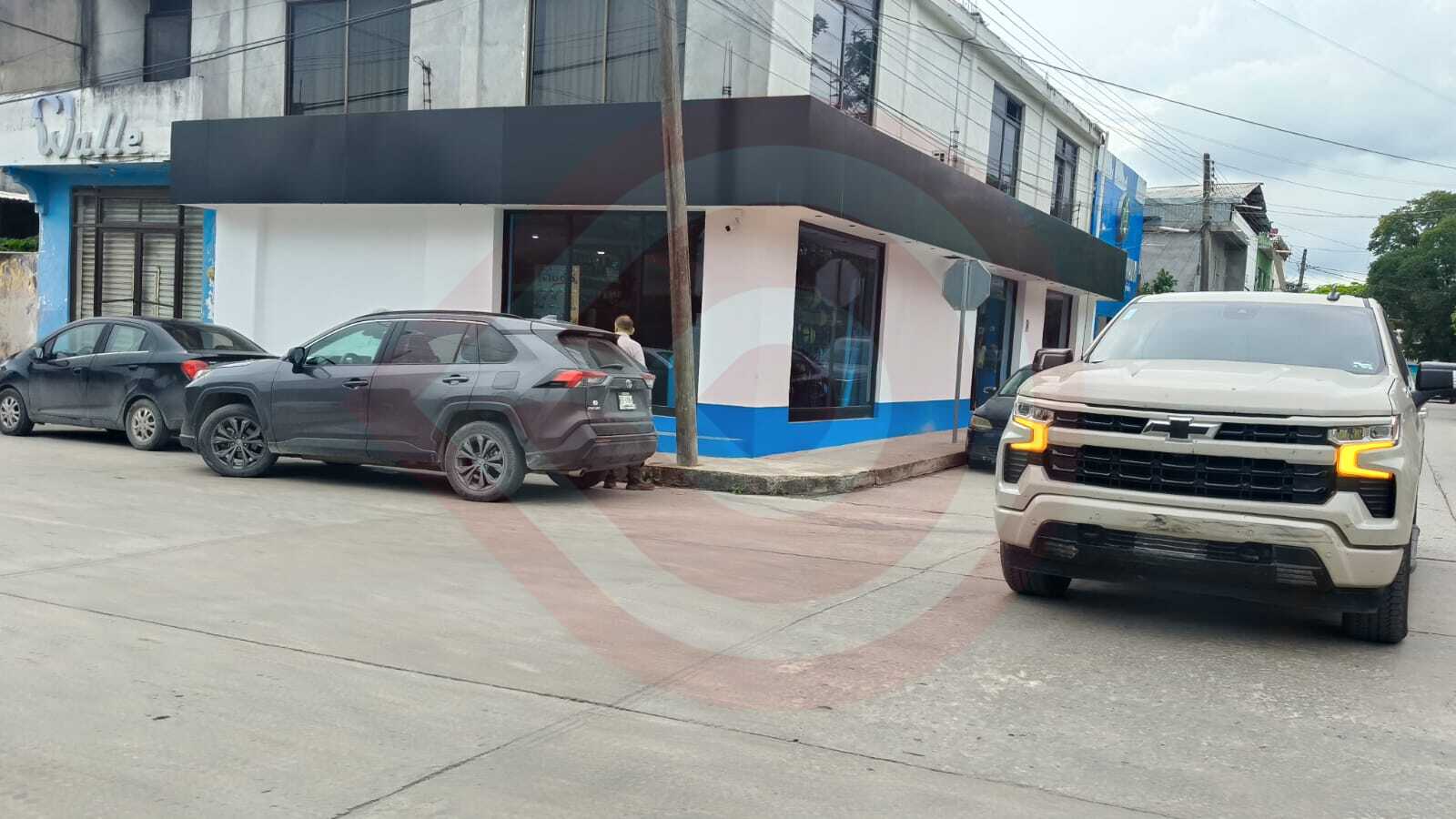 Omite señal de alto y provoca choque en la colonia Obrera