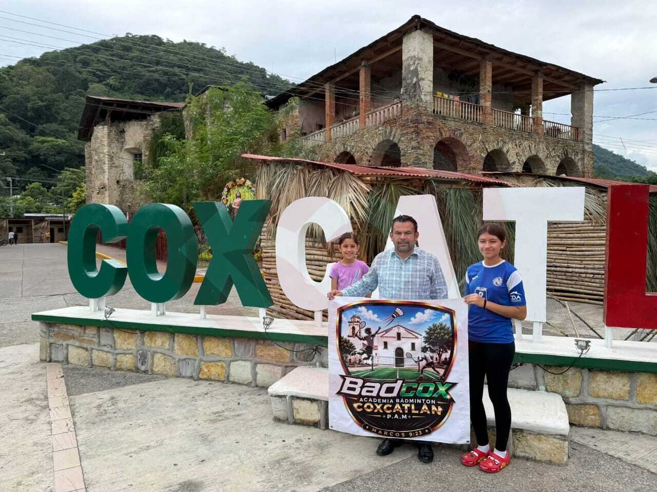 Estudiantes de bádminton municipal, en la etapa nacional
