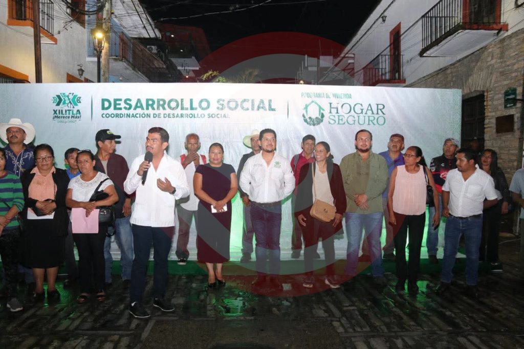 Autoridades entregaron apoyos para captación y almacenamiento de agua