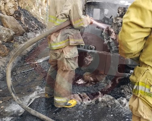 Camion que transportaba harina se incendio f1